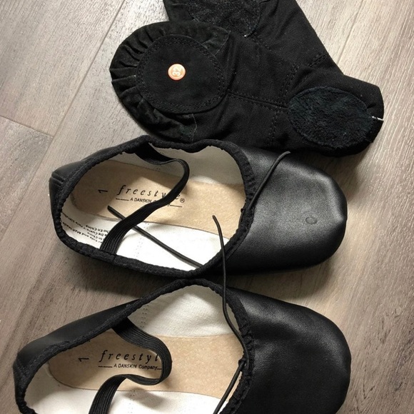 Kids size 1 ballet shoes - Picture 2 of 2